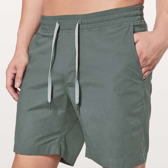 Like New Lululemon Bowline Shorts 5" Size Large - Picture 1 of 3